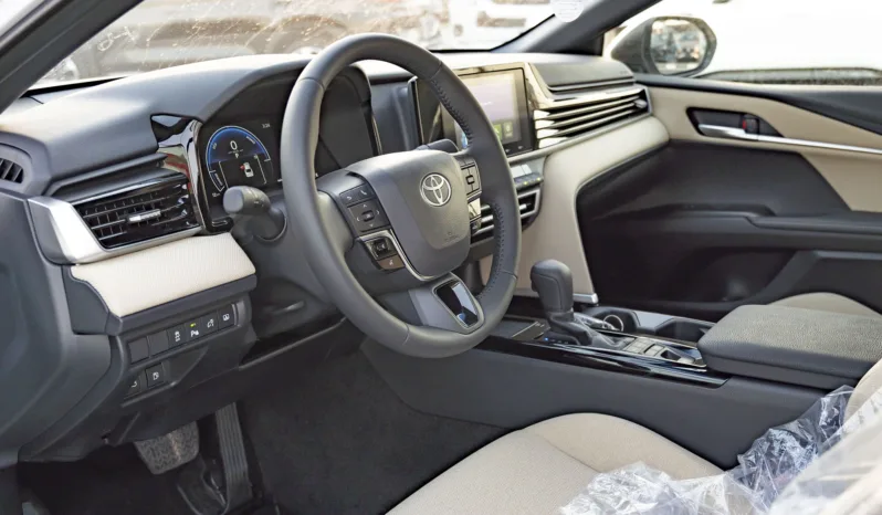 
2026 Toyota Camry LE 2.5L AT Hybrid (Silver) full									