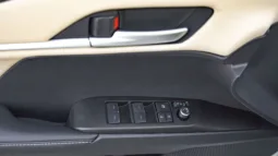 
2026 Toyota Camry LE 2.5L AT Hybrid (Silver) full									