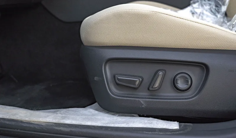 
2026 Toyota Camry LE 2.5L AT Hybrid (Silver) full									