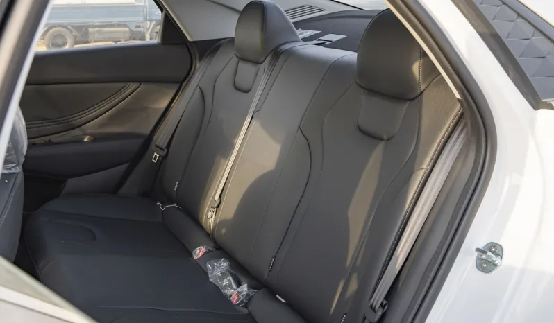 
2025 Hyundai Elantra 1.5L AT Petrol (Chinese Specs) full									