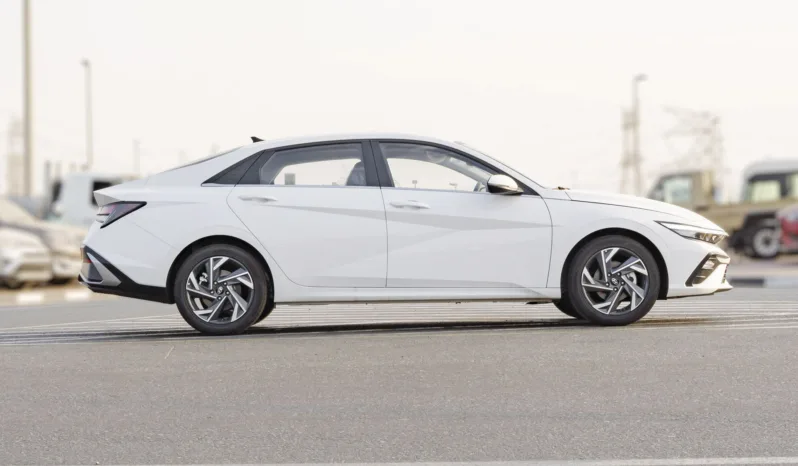 
2025 Hyundai Elantra 1.5L AT Petrol (Chinese Specs) full									