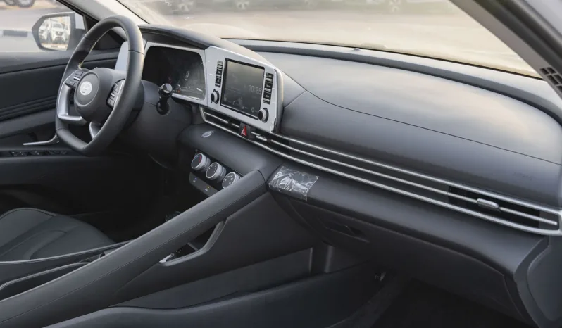 
2025 Hyundai Elantra 1.5L AT Petrol (Chinese Specs) full									