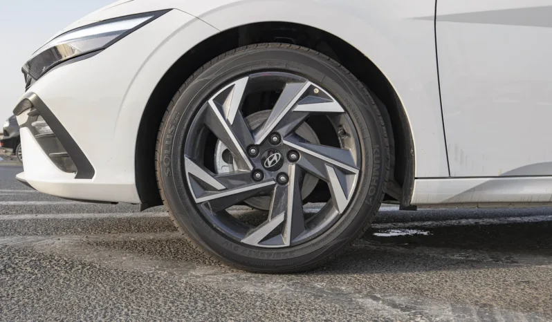 
2025 Hyundai Elantra 1.5L AT Petrol (Chinese Specs) full									