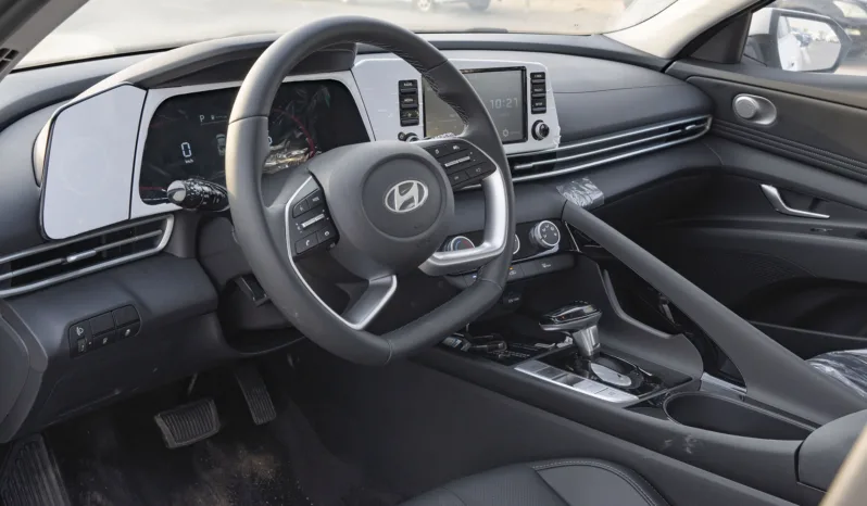 
2025 Hyundai Elantra 1.5L AT Petrol (Chinese Specs) full									