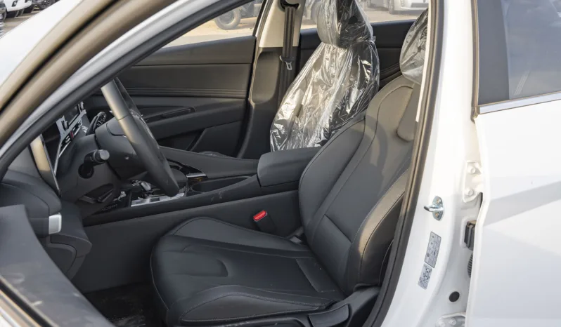 
2025 Hyundai Elantra 1.5L AT Petrol (Chinese Specs) full									