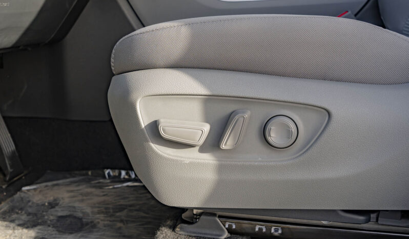 
2026 Toyota Highlander LE 2.5L HEV AT full									