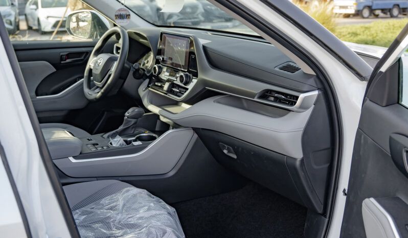 
2026 Toyota Highlander LE 2.5L HEV AT full									