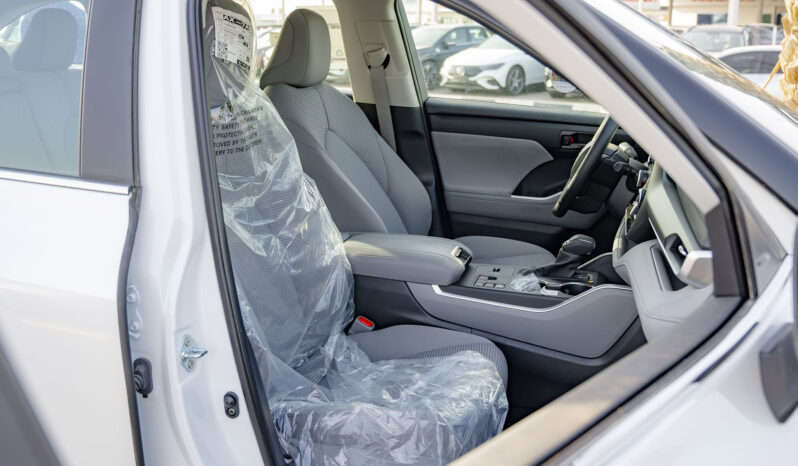 
2026 Toyota Highlander LE 2.5L HEV AT full									