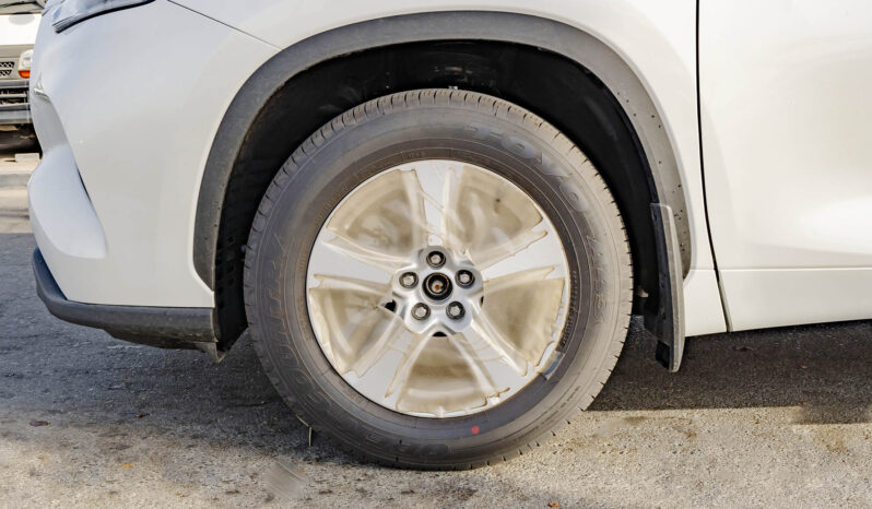 
2026 Toyota Highlander LE 2.5L HEV AT full									