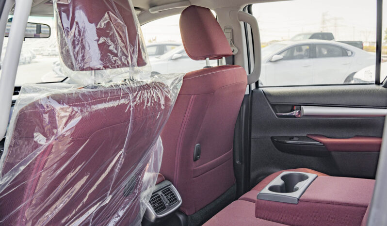 
								2025 Toyota Hilux 2.7L D/C AT Petrol full									