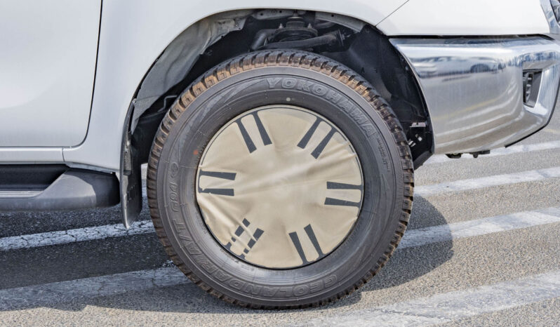 
								2025 Toyota Hilux 2.7L D/C AT Petrol full									