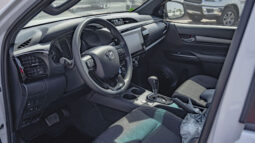 
2025 Toyota Hilux Adventure 4.0L petrol AT full									