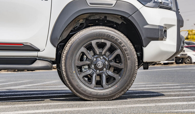 
2025 Toyota Hilux Adventure 4.0L petrol AT full									