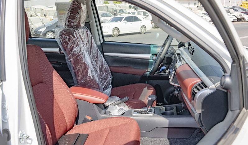 
2025 Toyota Hilux TRD SR5 4.0L Petrol AT full									