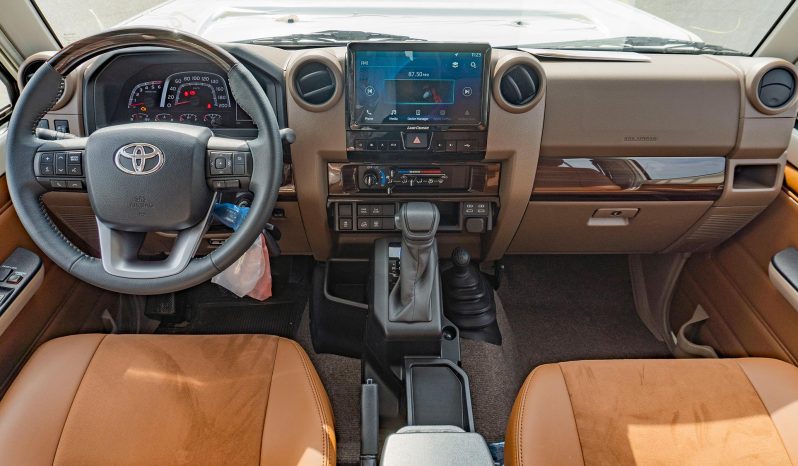 
								2026 Toyota Land Cruiser LC 71 4.0L AT Petrol (Silver) full									