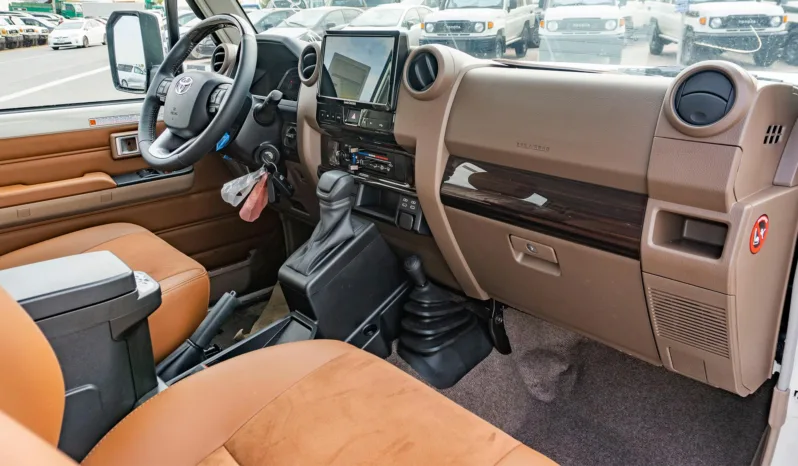 
								2026 Toyota Land Cruiser LC 71 2.8 Diesel Full option (White) full									