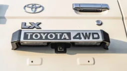 
2026 Toyota Land Cruiser LC 76 2.8L AT Diesel Full Option (White) full									