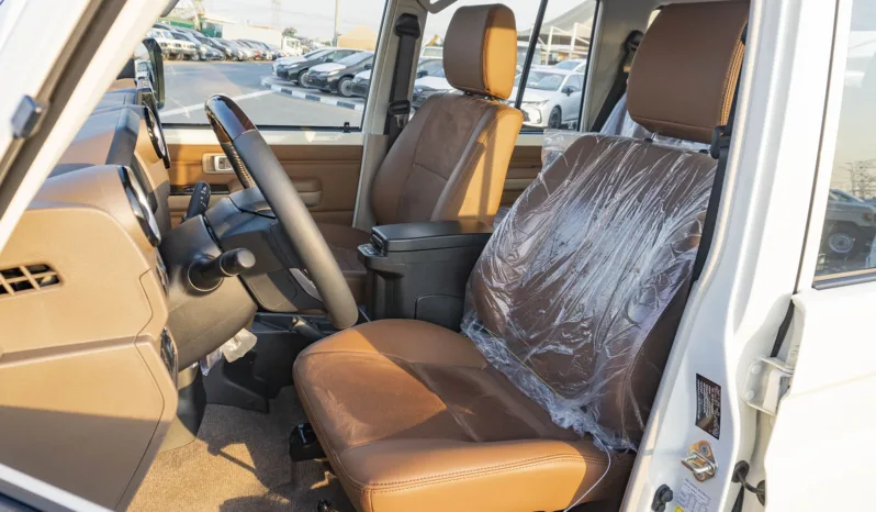 
2026 Toyota Land Cruiser LC 76 2.8L AT Diesel Full Option (White) full									