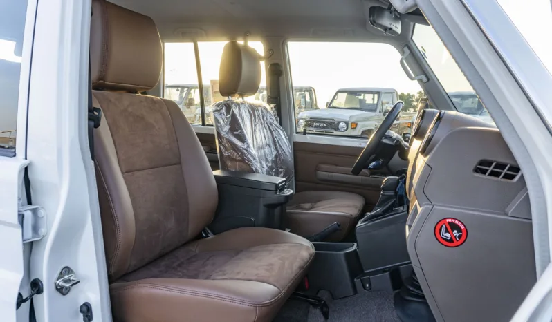 
2026 Toyota Land Cruiser LC 76 2.8L AT Diesel Full Option (White) full									