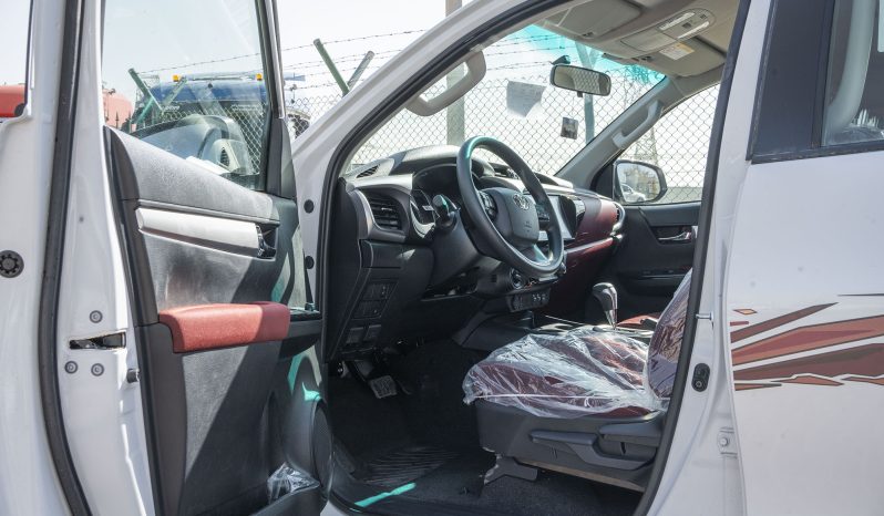 
2026 Toyota Hilux DC 2.7L Petrol AT full									