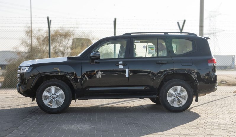 
2026 Toyota Land Cruiser GXR 4.0L AT Petrol (Black-Beige) full									