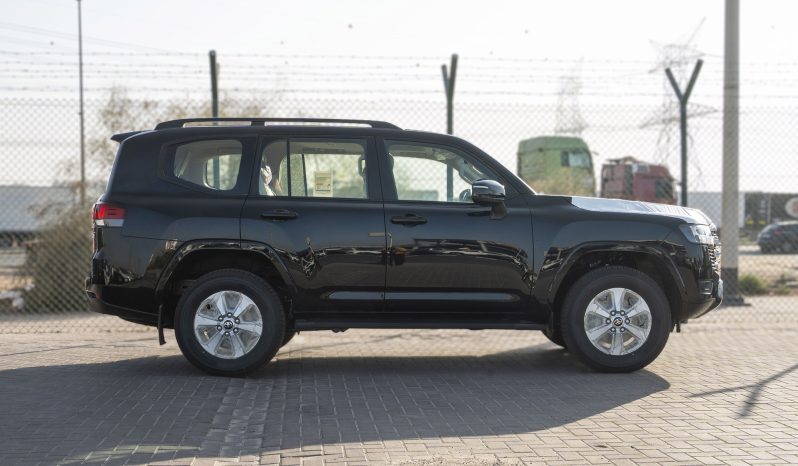 
2026 Toyota Land Cruiser GXR 4.0L AT Petrol (Black-Beige) full									