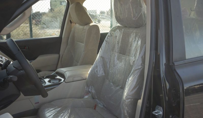 
2026 Toyota Land Cruiser GXR 4.0L AT Petrol (Black-Beige) full									