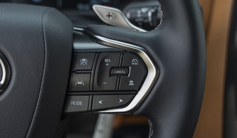 
Lexus LX600 Signature 7 seaters 3.5L petrol 2026 model – green full									