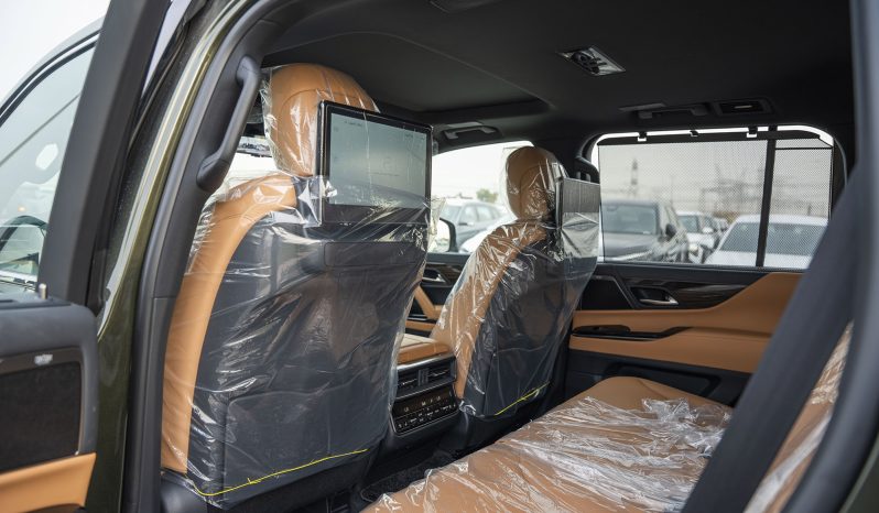 
Lexus LX600 Signature 7 seaters 3.5L petrol 2026 model – green full									