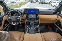 
Lexus LX600 Signature 7 seaters 3.5L petrol 2026 model – green full									