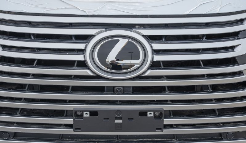 
Lexus LX600 Signature 7 seaters 3.5L petrol 2026 model – green full									