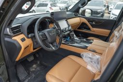 
Lexus LX600 Signature 7 seaters 3.5L petrol 2026 model – green full									