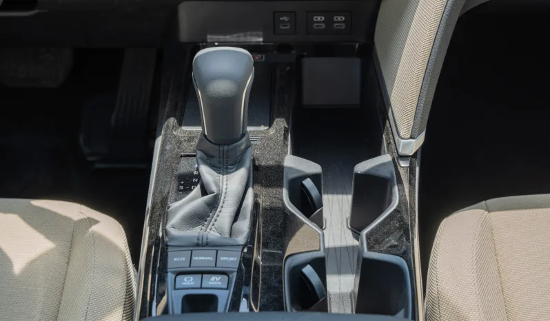 
2026 Toyota Camry LE 2.5L AT Hybrid (Silver) full									