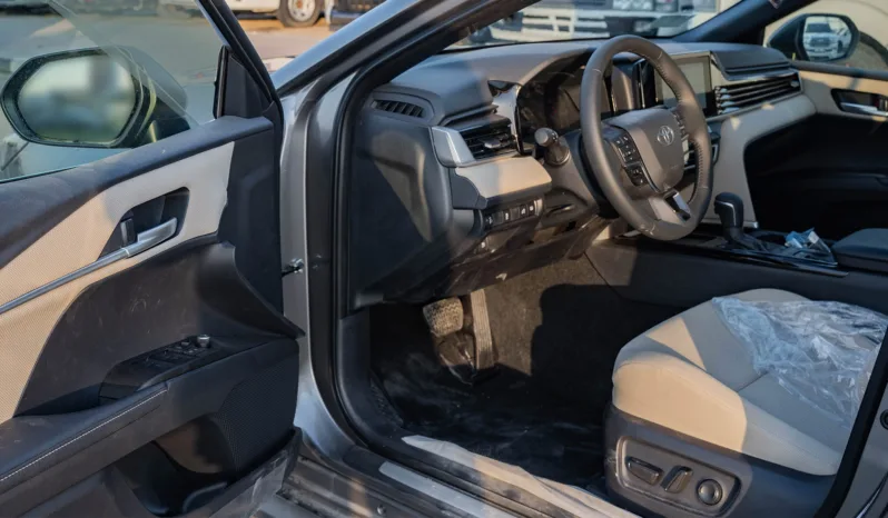 
2026 Toyota Camry LE 2.5L AT Hybrid (Silver) full									