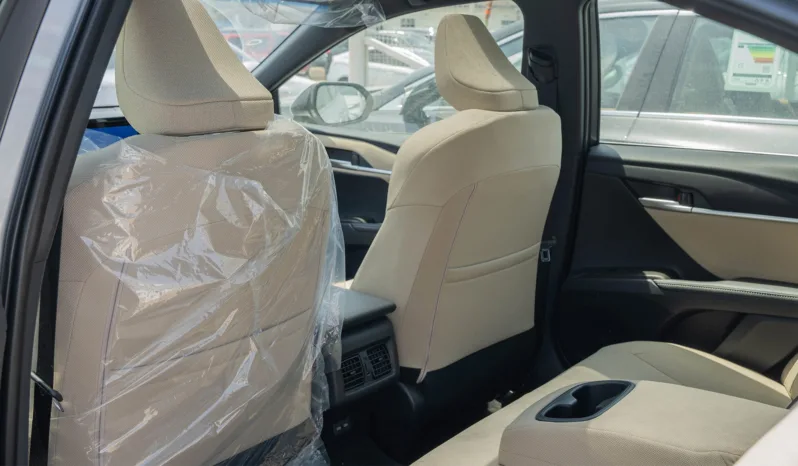 
2026 Toyota Camry LE 2.5L AT Hybrid (Silver) full									