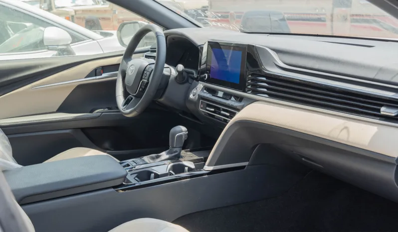 
2026 Toyota Camry LE 2.5L AT Hybrid (Silver) full									