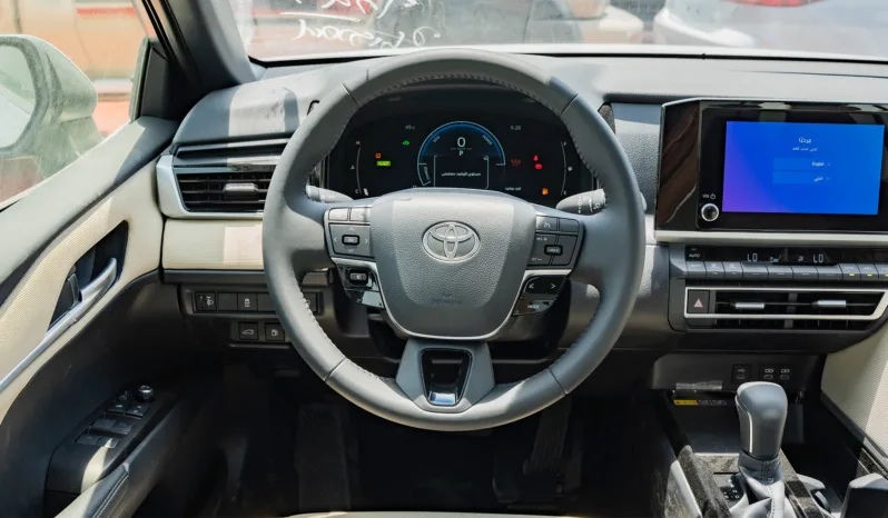 
2026 Toyota Camry LE 2.5L AT Hybrid (Silver) full									