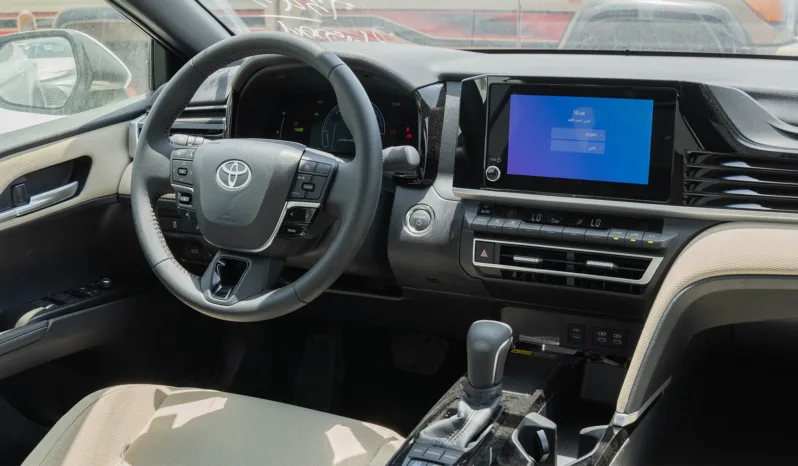 
2025 Toyota Camry LE 2.5L AT Hybrid (White) full									