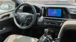 
2026 Toyota Camry LE 2.5L AT Hybrid (Silver) full									