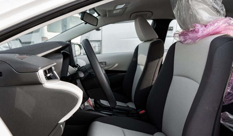 
2025 Toyota Corolla XLI 1.6L AT Petrol (White) full									