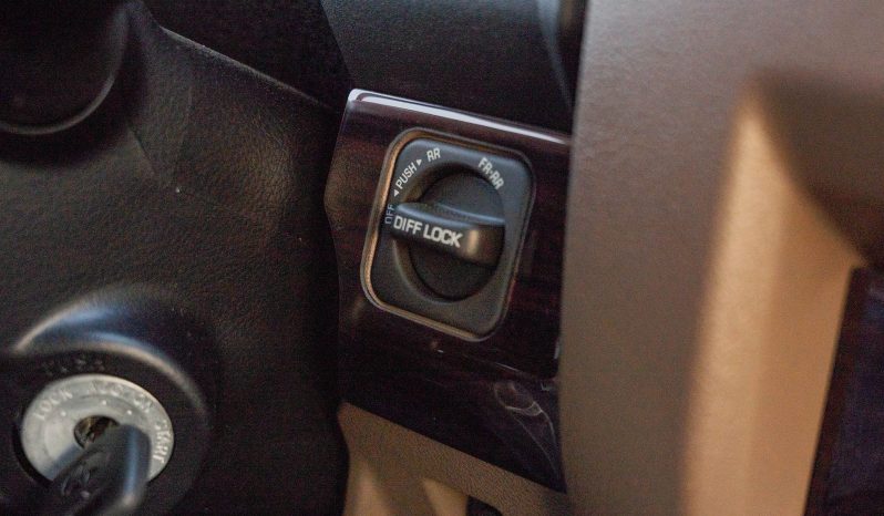 
								2025 Toyota Land Cruiser LC 79 4.0L AT Petrol Basic (Beige) full									
