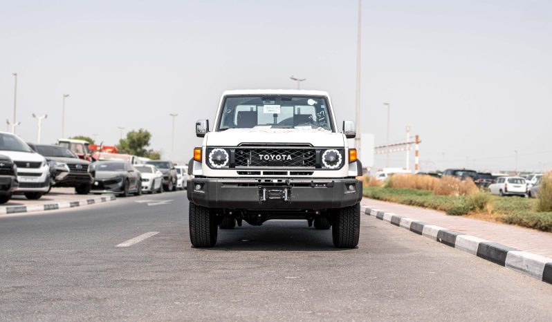 
2025 Toyota Land Cruiser LC 79 4.0L AT Petrol (White) full									