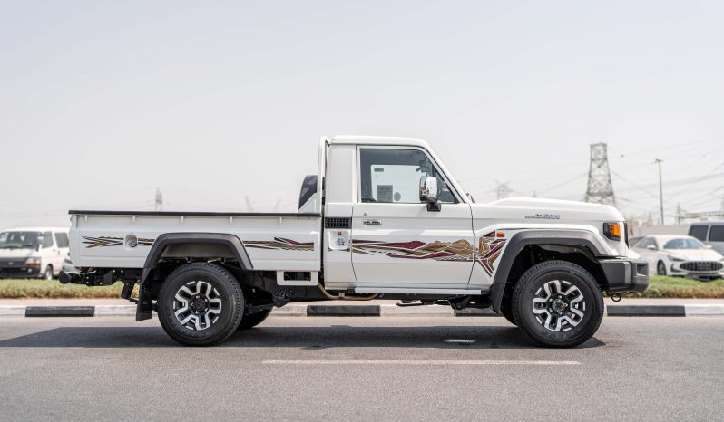 
2025 Toyota Land Cruiser LC 79 4.0L AT Petrol (White) full									
