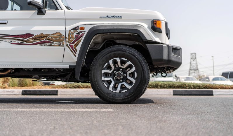 
2025 Toyota Land Cruiser LC 79 4.0L AT Petrol (White) full									
