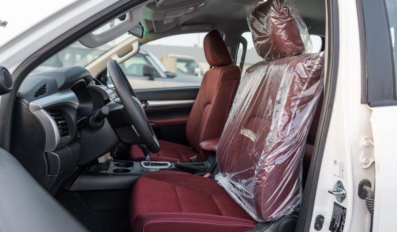 
2025 Toyota Hilux 2.7L AT Petrol (White) full									