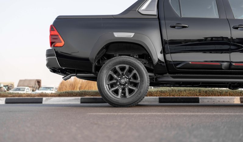 
2025 Toyota Hilux Adventure 4.0L AT Petrol (Black-Black) full									
