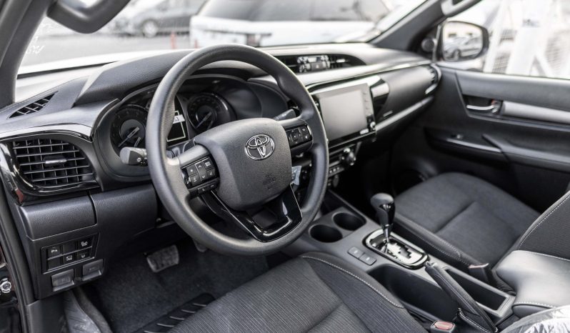 
2025 Toyota Hilux Adventure 4.0L AT Petrol (Black-Black) full									