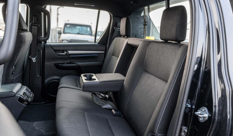 
2025 Toyota Hilux Adventure 4.0L AT Petrol (Black-Black) full									