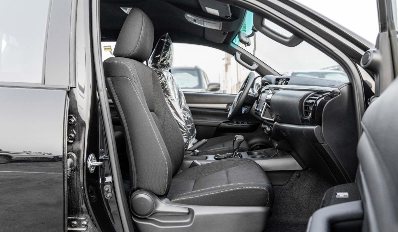 
2025 Toyota Hilux Adventure 4.0L AT Petrol (Black-Black) full									