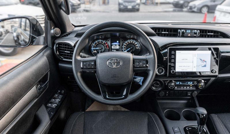 
2025 Toyota Hilux Adventure 4.0L AT Petrol (Black-Black) full									